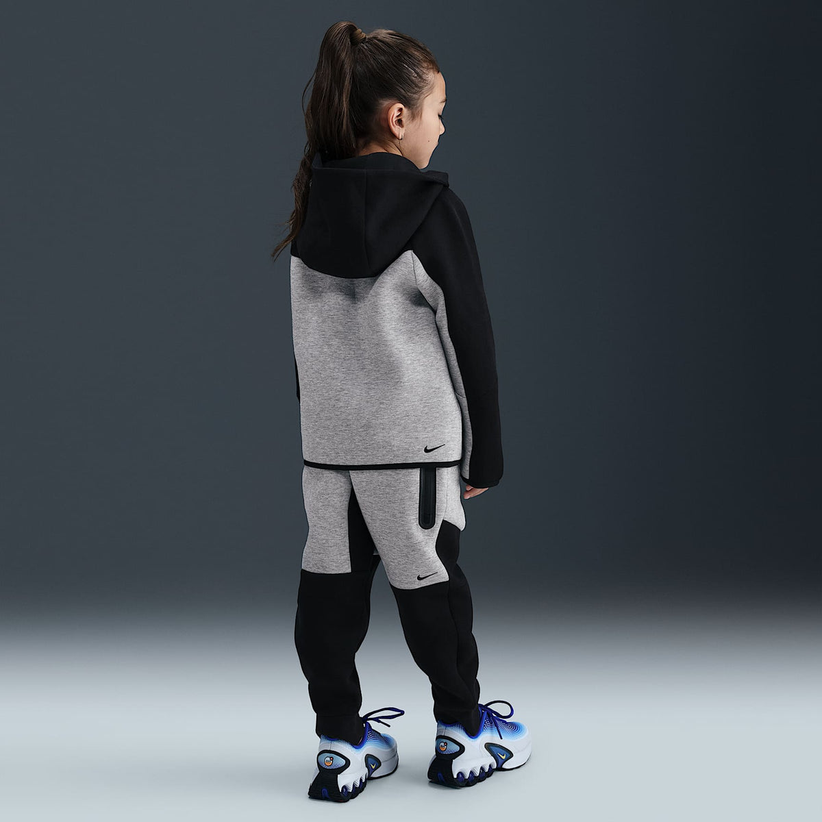 Conjunto de 2 piezas de sudadera de cierre completo Tech Fleece para niños talla pequeña Nike Sportswear – Negro – vista 7