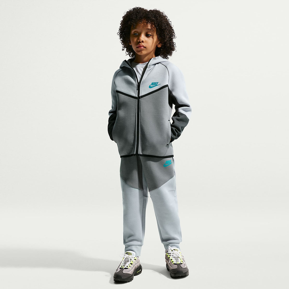 Conjunto de 2 piezas de sudadera de cierre completo Tech Fleece para niños talla pequeña Nike Sportswear – Gris lobo – vista 1