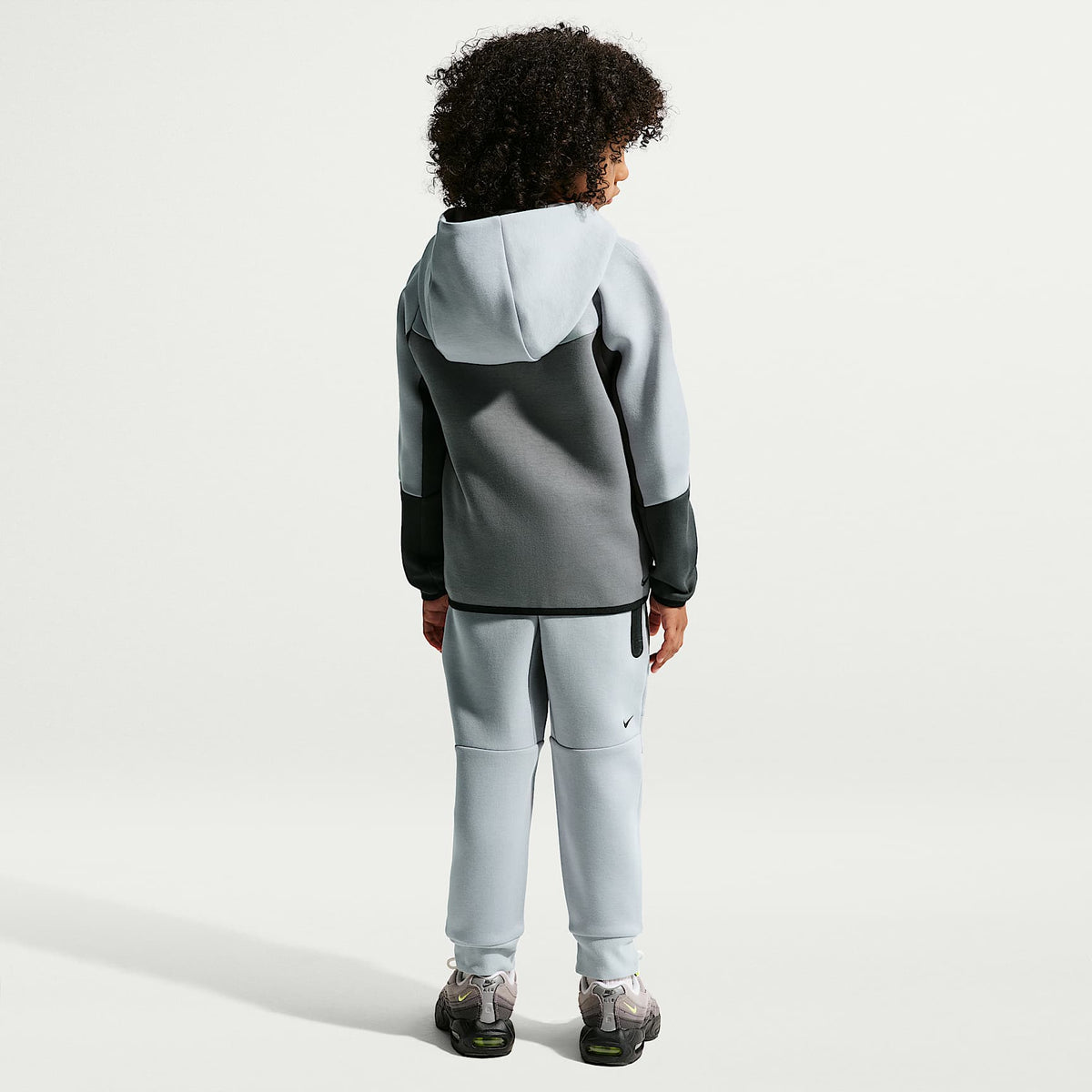 Conjunto de 2 piezas de sudadera de cierre completo Tech Fleece para niños talla pequeña Nike Sportswear – Gris lobo – vista 7