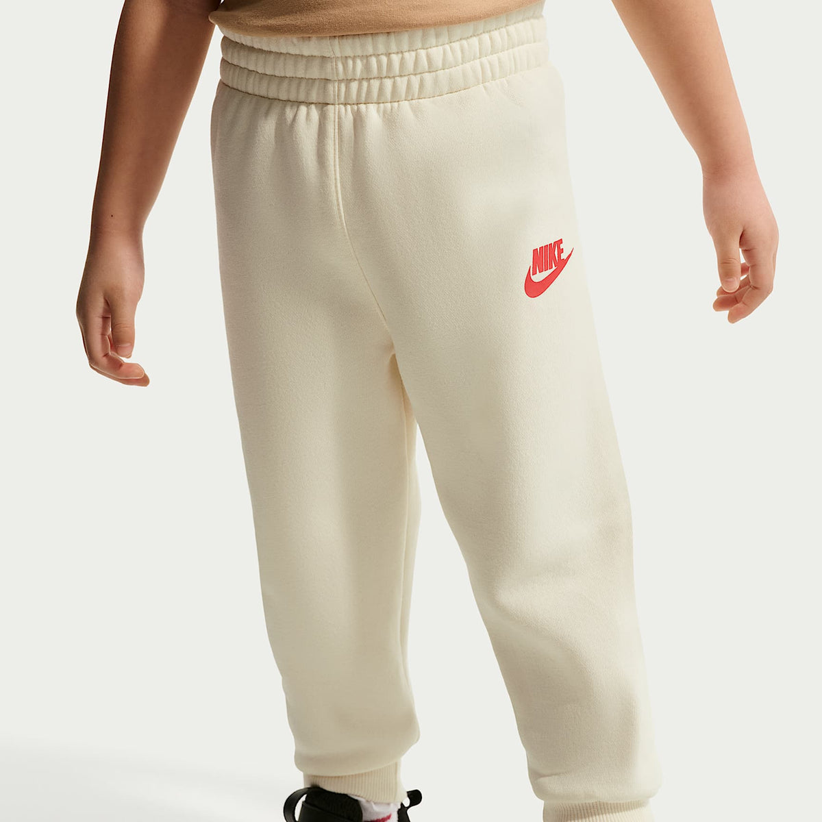Conjunto de sudadera con gorro sin cierre y joggers de tejido Fleece infantil Nike – Marrón – vista 4
