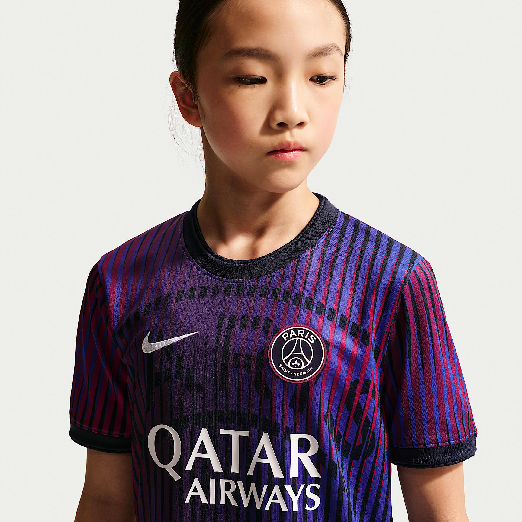 Jersery de futbol Nike Dri-FIT del Paris Saint-Germain visitante Pre-Match para niños talla grande – Azul marino universitario/Azul marino universitario/Blanco – vista 2