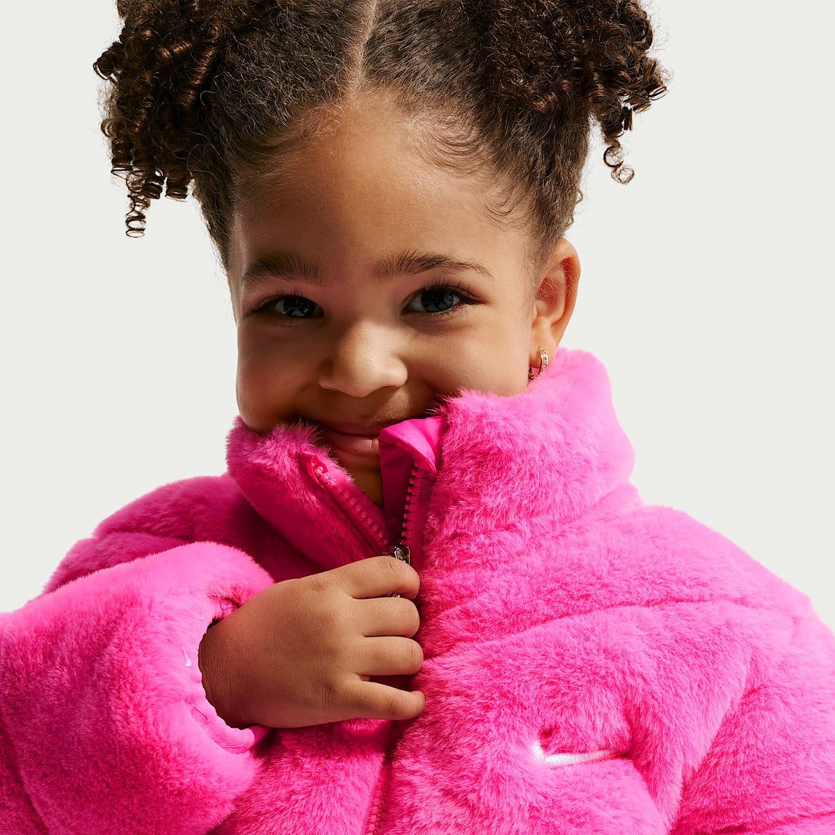 Chamarra acolchada de piel sintética infantil Nike – Rosa alegre – vista 3