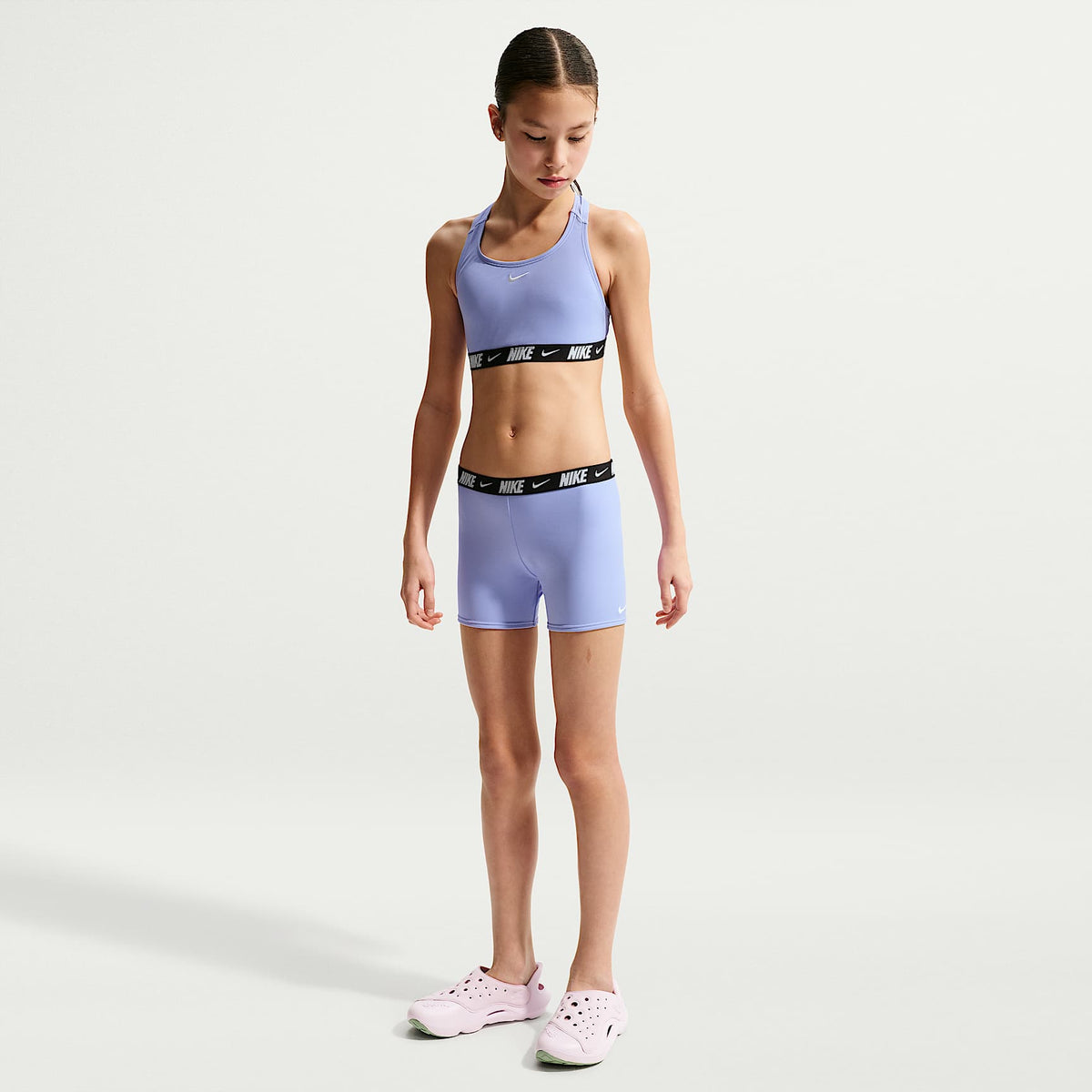 Conjunto de shorts y bikini de espalda deportiva para niña talla grande Nike Swim – Cardo claro – vista 1