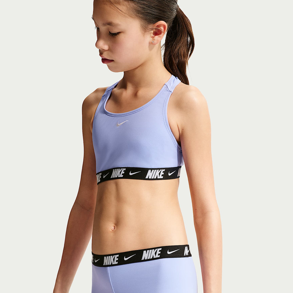 Conjunto de shorts y bikini de espalda deportiva para niña talla grande Nike Swim – Cardo claro – vista 2