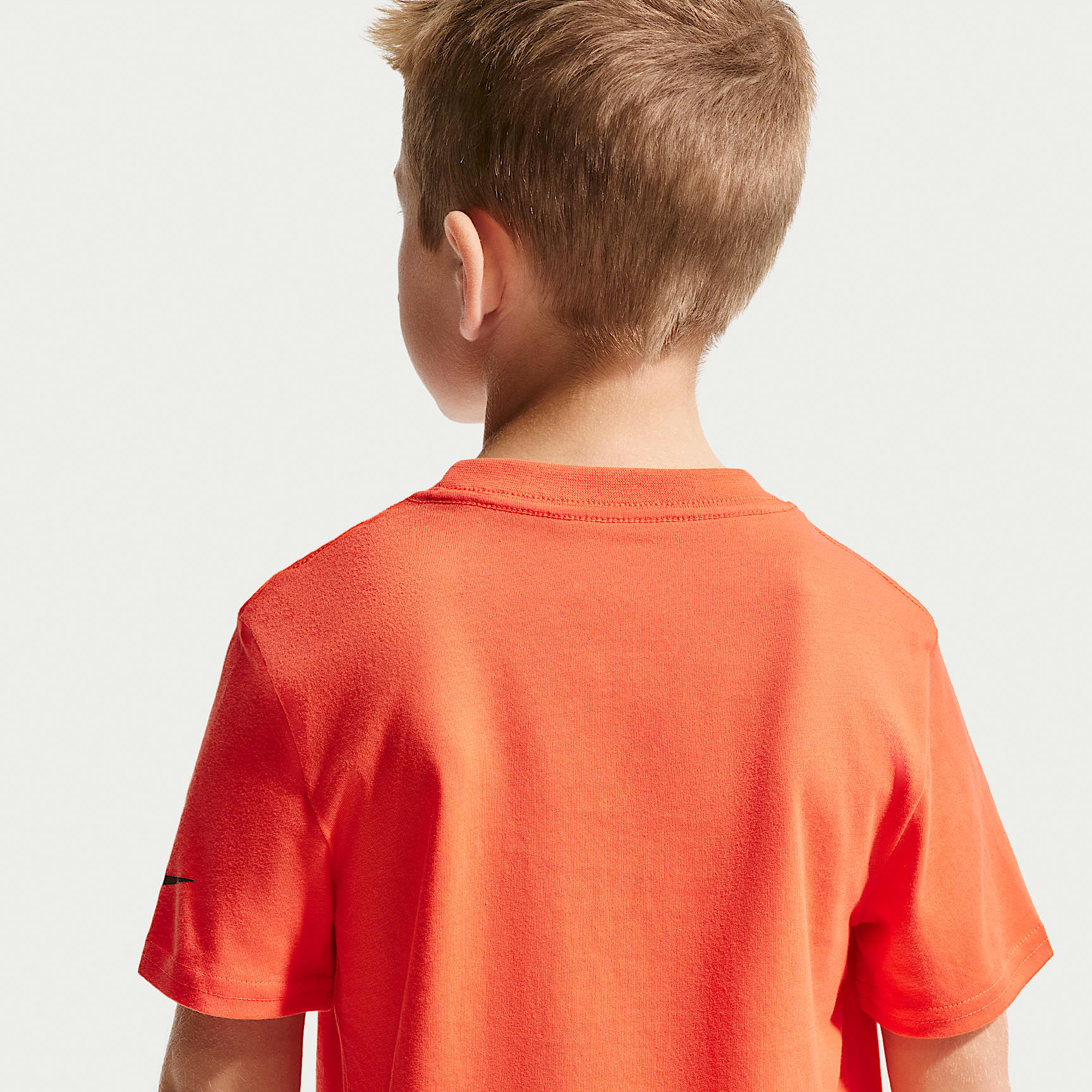 Playera para niños talla pequeña Nike "Rest And Recovery" – Naranja césped – vista 2