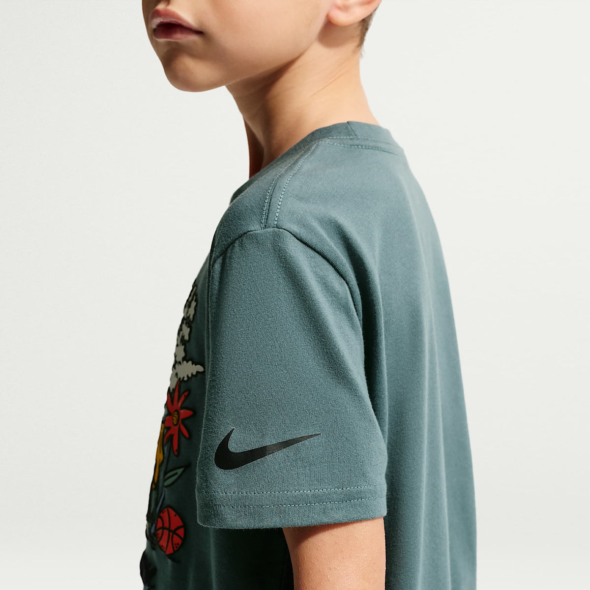 Playera para niños talla pequeña Nike "Rest And Recovery" – Pizarra mineral – vista 2