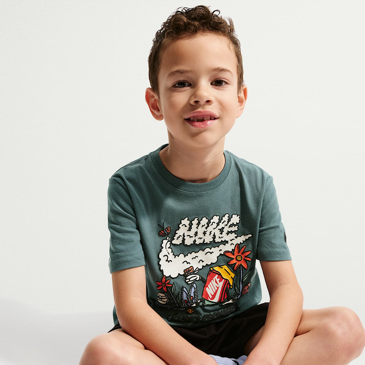 Playera para niños talla pequeña Nike "Rest And Recovery" – Pizarra mineral – vista 3