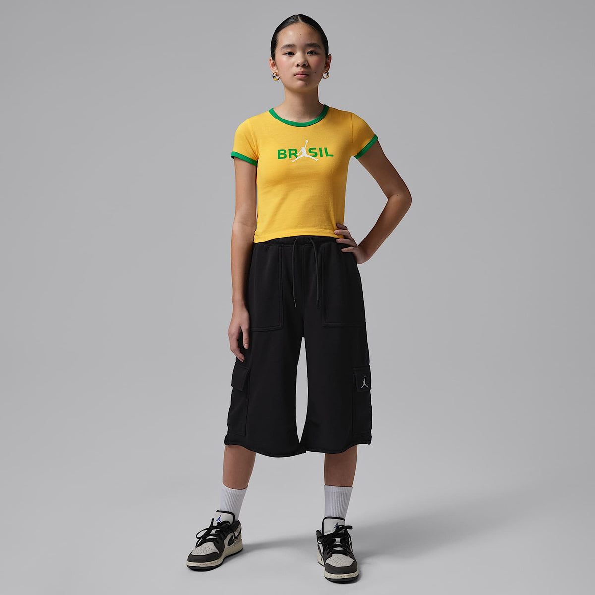 Playera con gráfico retro para niños talla grande Jordan – Amarillo/Verde/Blanco – vista 5