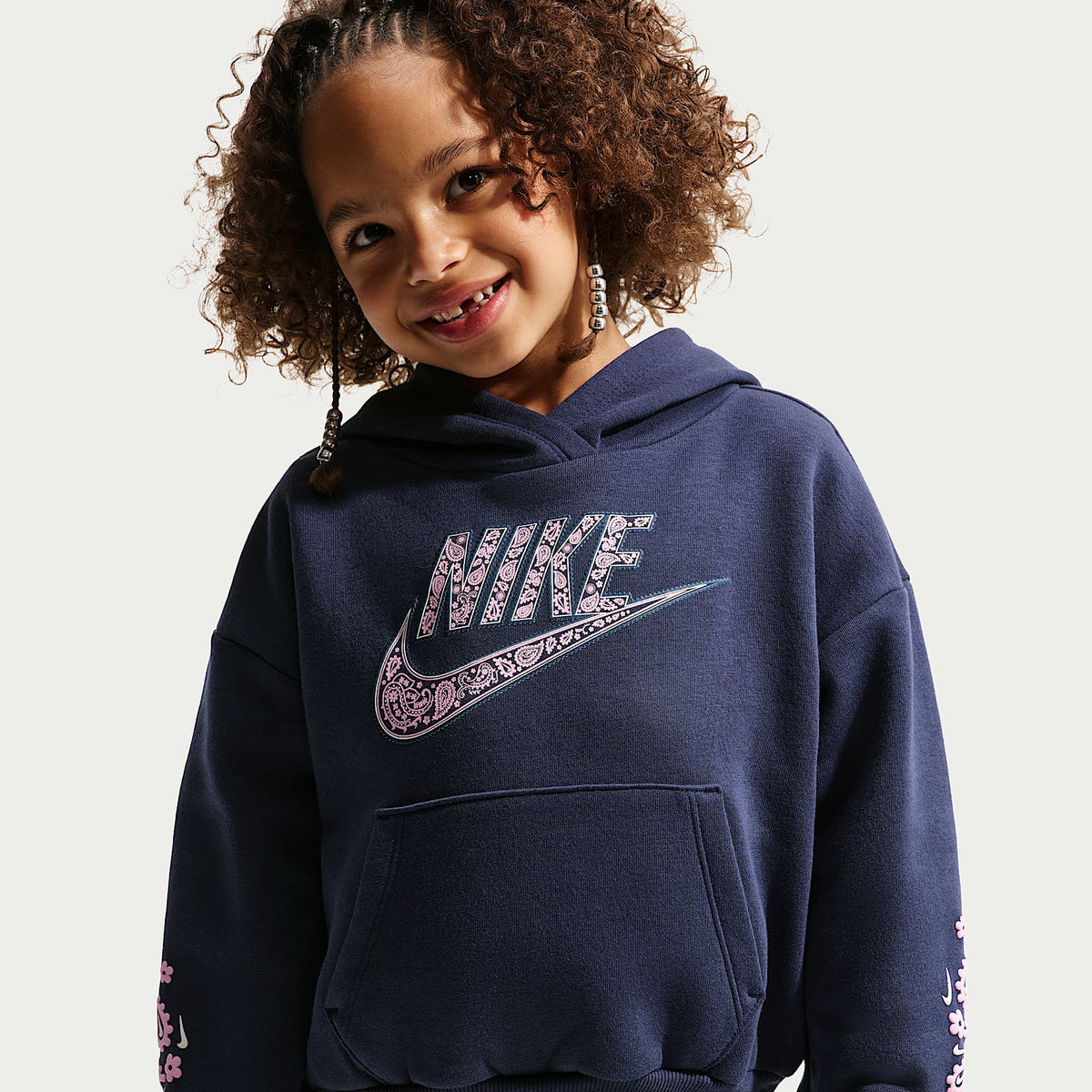 Conjunto de sudadera con gorro y pantalones de entrenamiento para niños talla pequeña Nike Retro Remix – Azul marino medianoche – vista 2