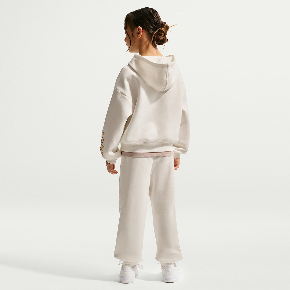 Conjunto de sudadera con gorro y pantalones de entrenamiento para niños talla pequeña Nike Retro Remix – Vela – vista 7
