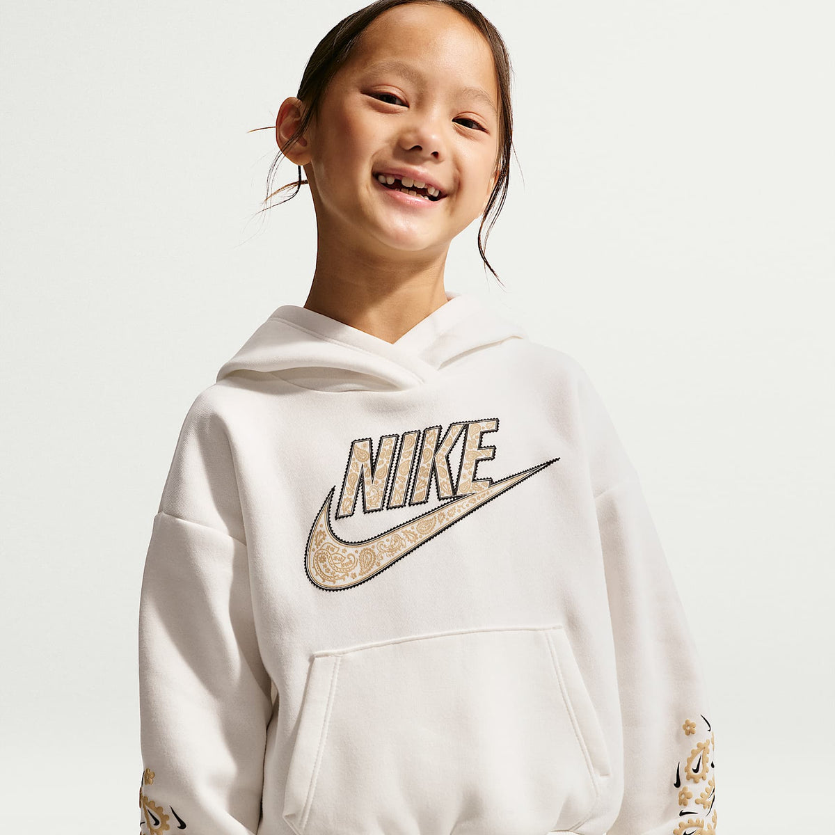 Conjunto de sudadera con gorro y pantalones de entrenamiento para niños talla pequeña Nike Retro Remix – Vela – vista 2