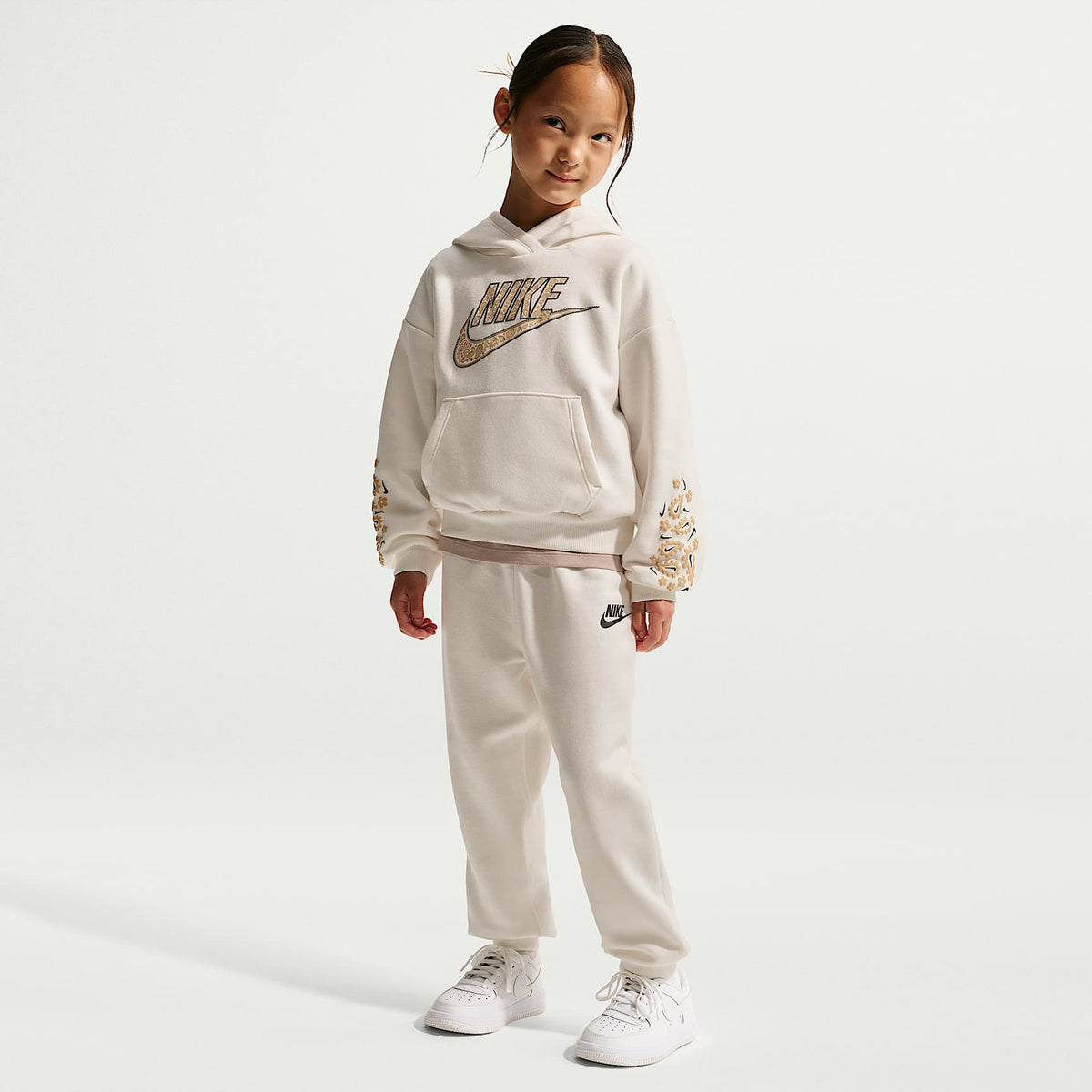 Conjunto de sudadera con gorro y pantalones de entrenamiento para niños talla pequeña Nike Retro Remix – Vela – vista 1