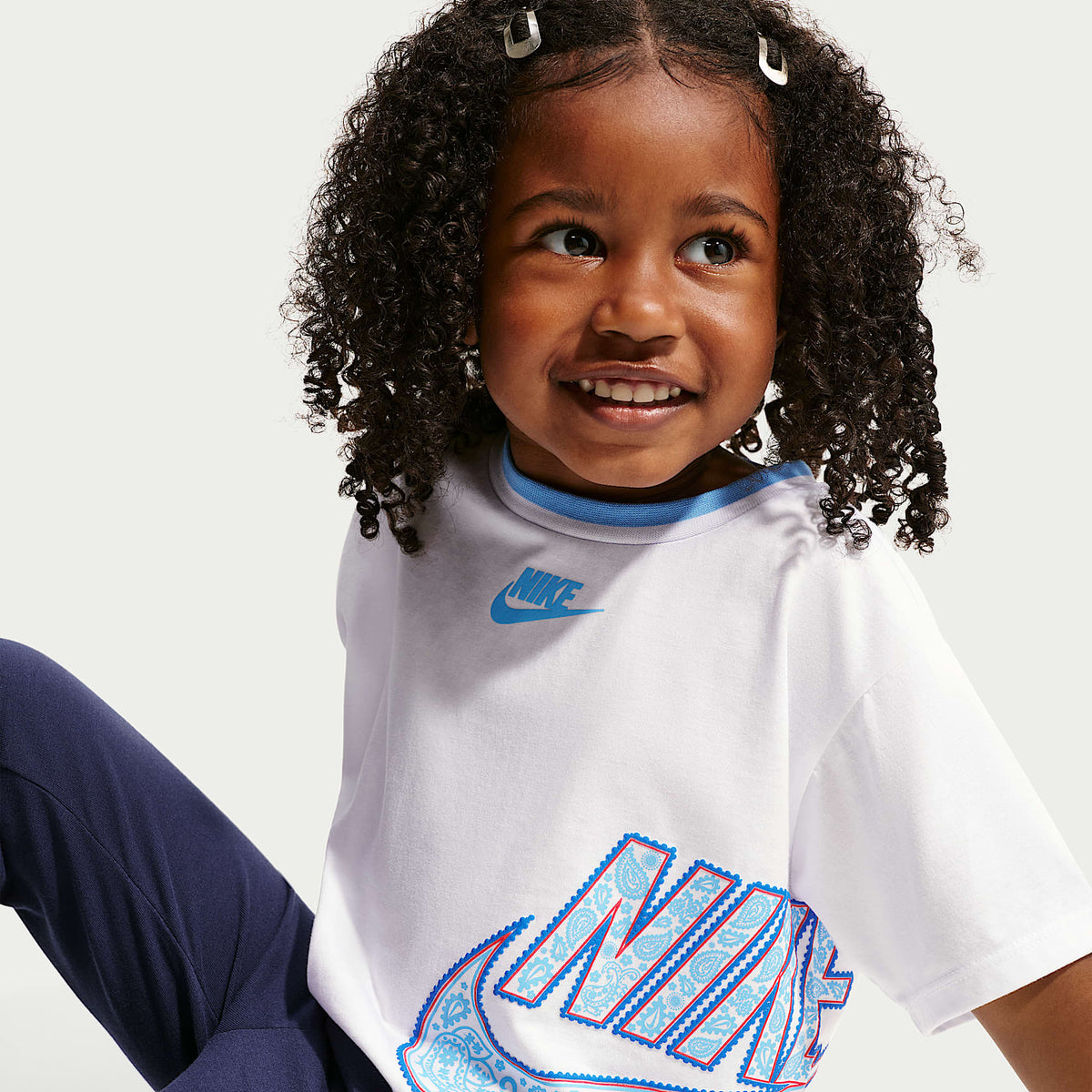 Playera infantil Nike Retro Remix – Blanco – vista 3