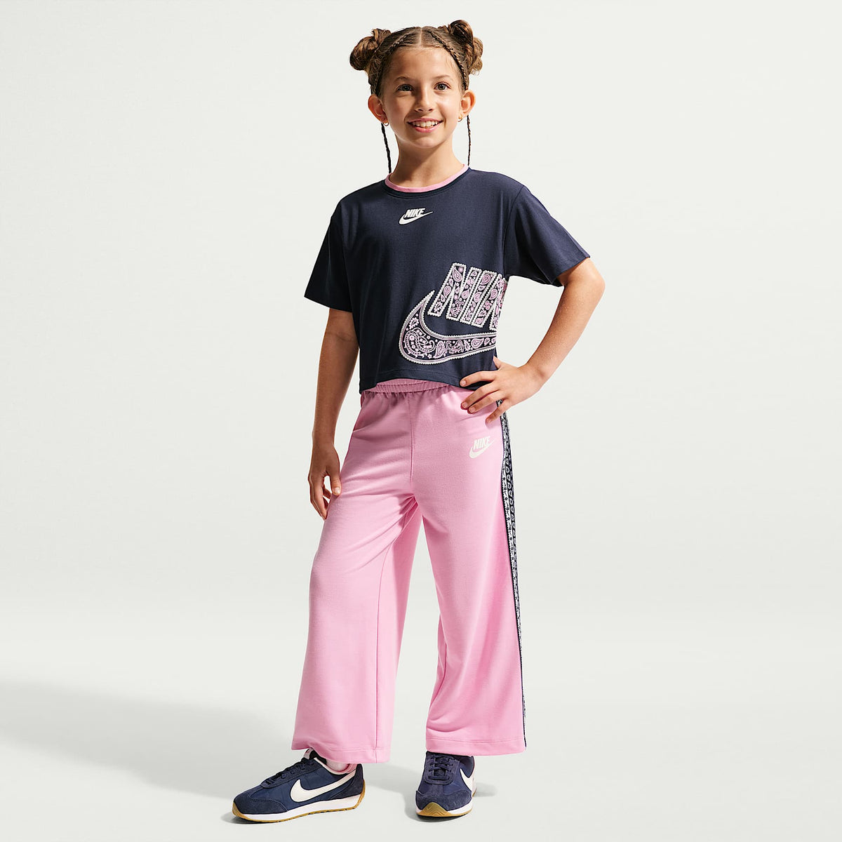 Playera para niños talla pequeña Nike Retro Remix – Azul marino medianoche – vista 4
