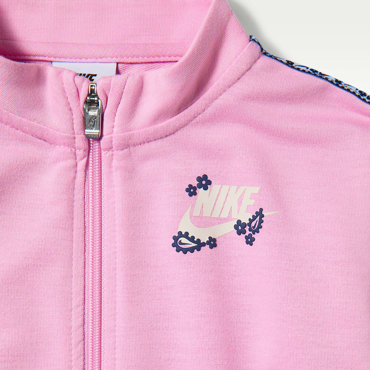 Conjunto deportivo de 2 piezas para bebé (12 a 24 meses) Nike Retro Remix – Rosa amanecer – vista 3