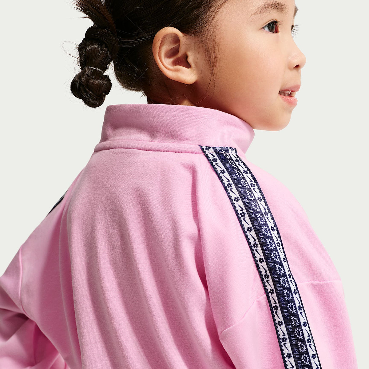 Conjunto deportivo de 2 piezas infantil Nike Retro Remix – Rosa amanecer – vista 3