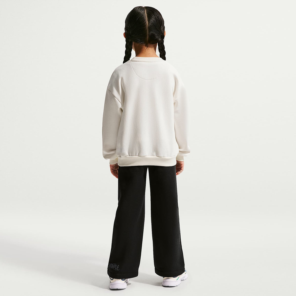 Conjunto de 2 piezas con pants de pierna ancha para niños talla pequeña Nike Retro Remix – Negro – vista 7