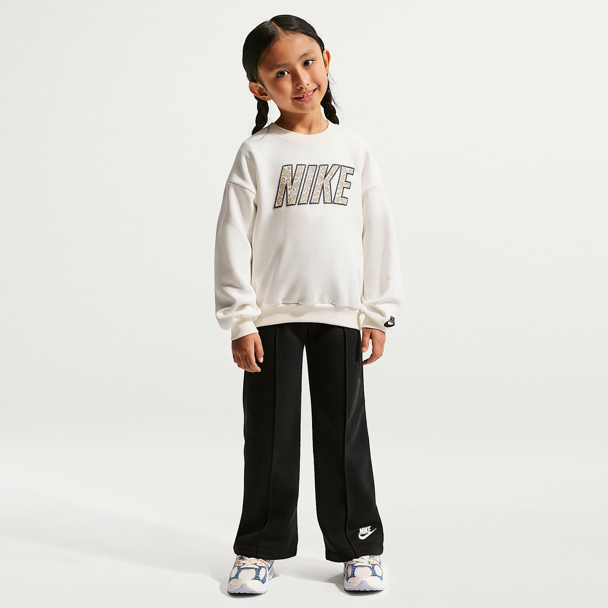 Conjunto de 2 piezas con pants de pierna ancha para niños talla pequeña Nike Retro Remix – Negro – vista 1