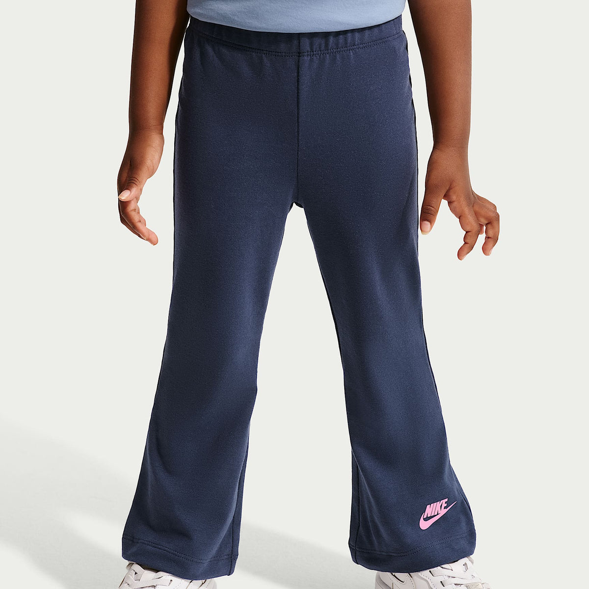 Conjunto de leggings acampanados y sudadera de cuello redondo con volantes infantil Nike – Azul marino medianoche – vista 4