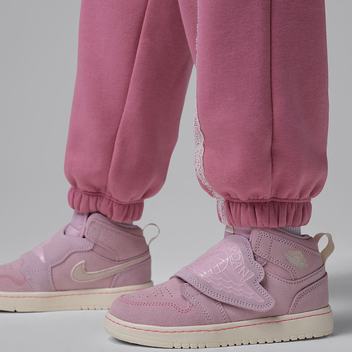 Pantalones en tejido Fleece para niño talla pequeña Jordan – Baya del desierto – vista 6