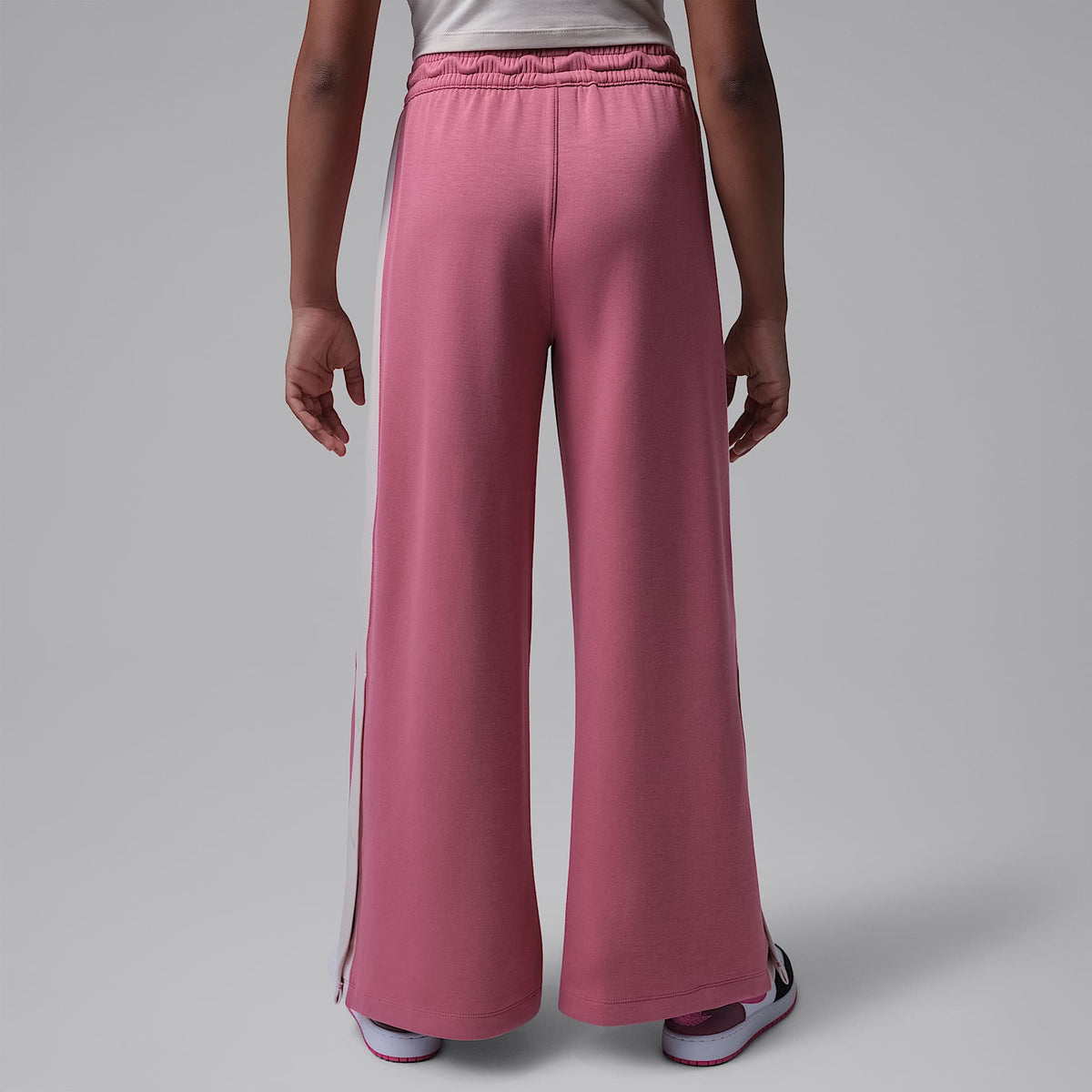 Pants con botones a presión para niños talla grande Jordan She's An All Star – Baya del desierto – vista 2