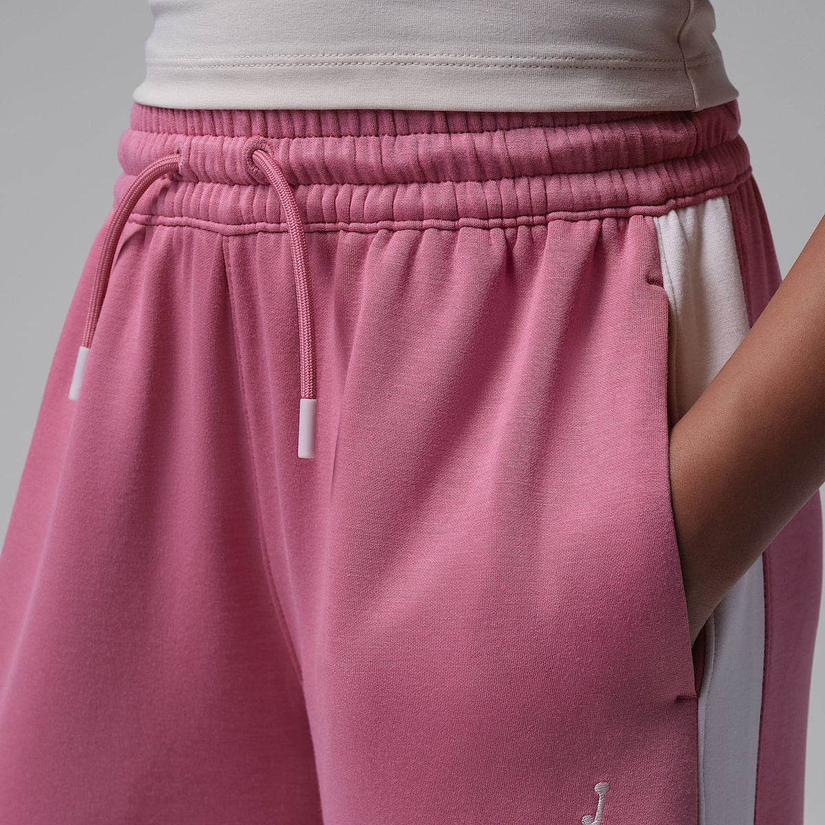 Pants con botones a presión para niños talla grande Jordan She's An All Star – Baya del desierto – vista 3