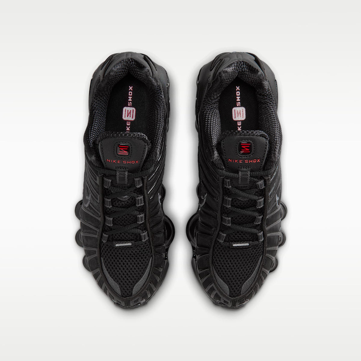 Nike Shox TL – Negro/Hematita metálico/Naranja máximo/Negro – vista 4