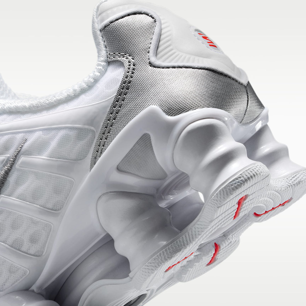 Nike Shox TL – Blanco/Plata metalizado/Naranja máximo/Blanco – vista 8