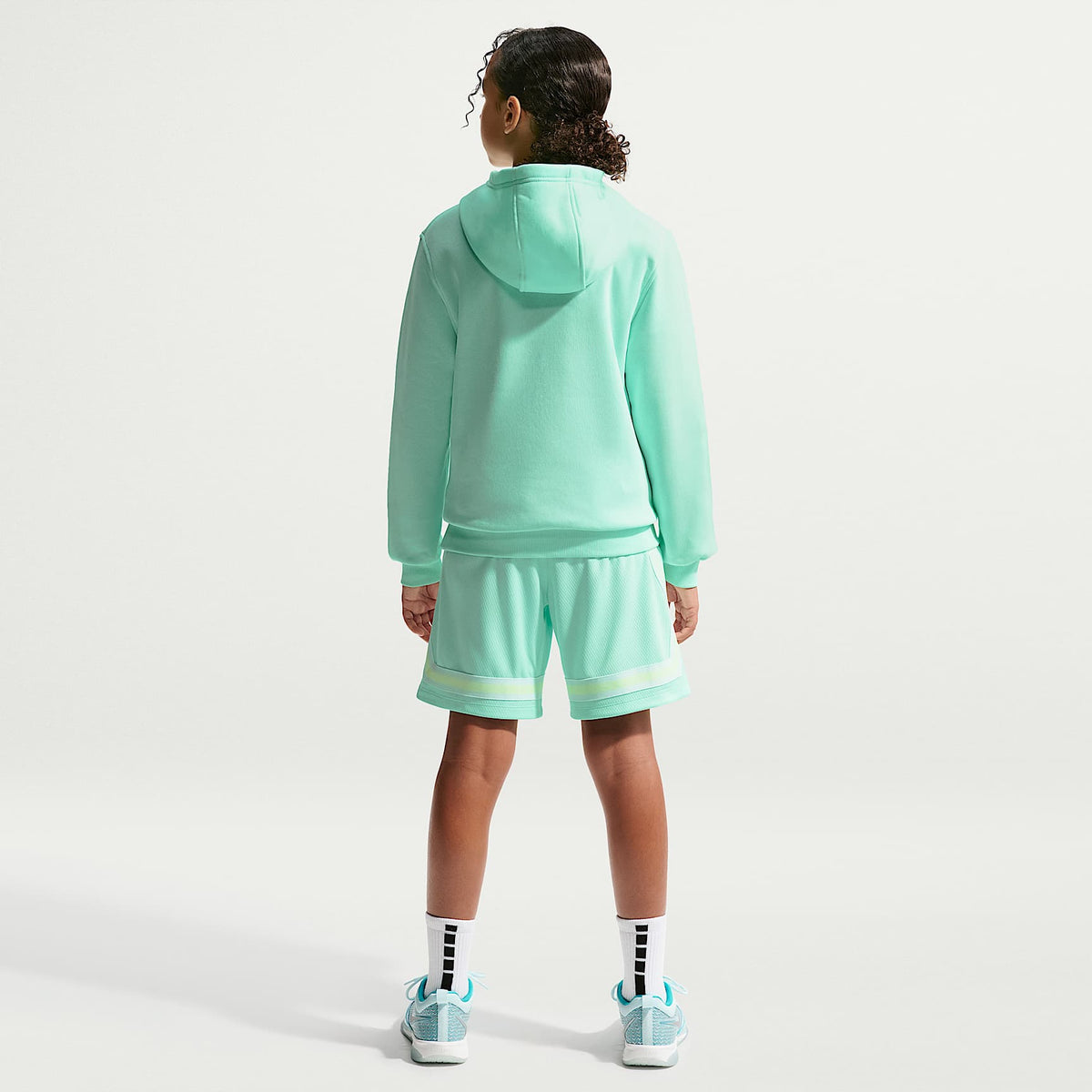 Shorts de básquetbol Dri-FIT Crossover para niños talla grande Sabrina – Espuma menta/Voltio ligero/Blanco – vista 7
