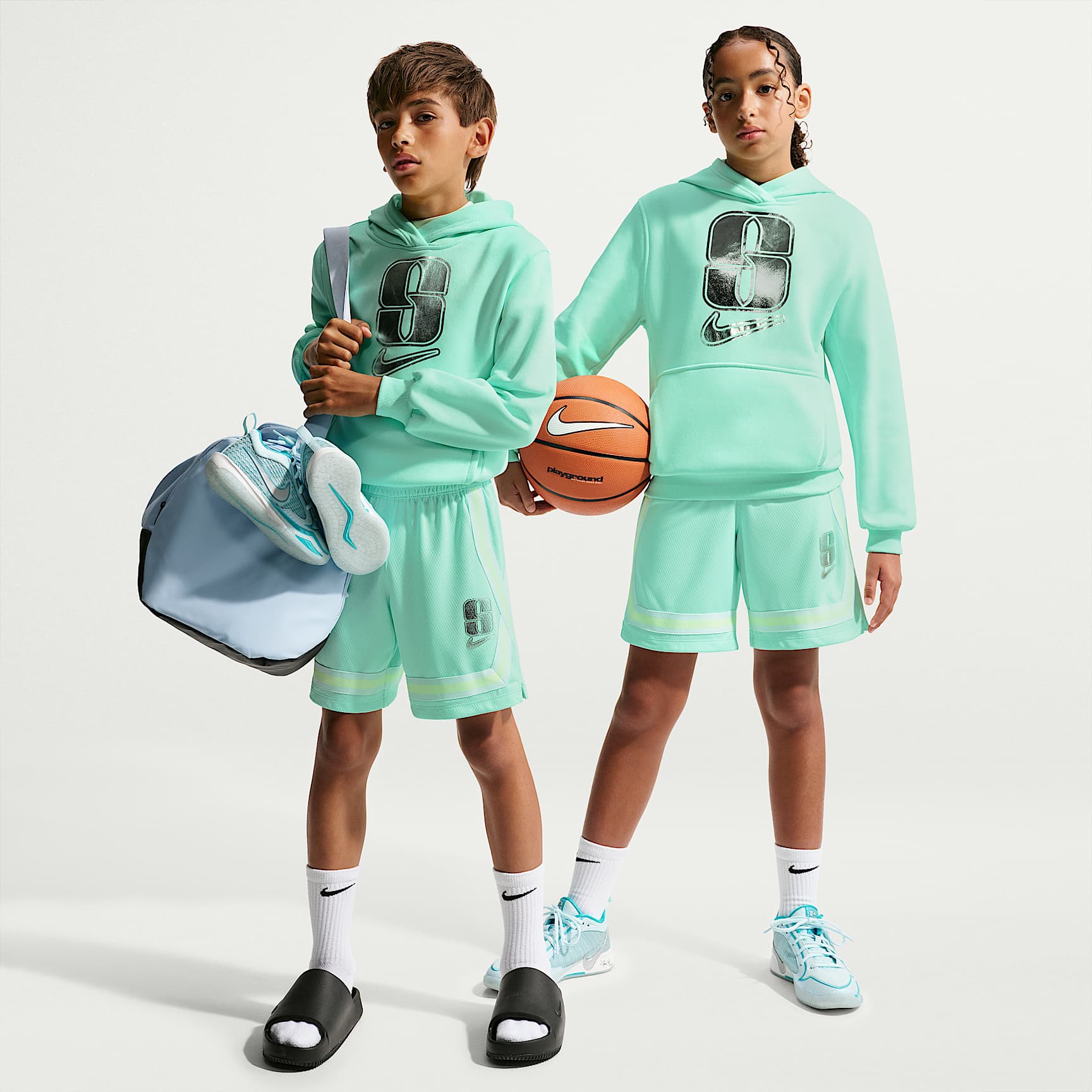 Shorts de básquetbol Dri-FIT Crossover para niños talla grande Sabrina – Espuma menta/Voltio ligero/Blanco – vista 1