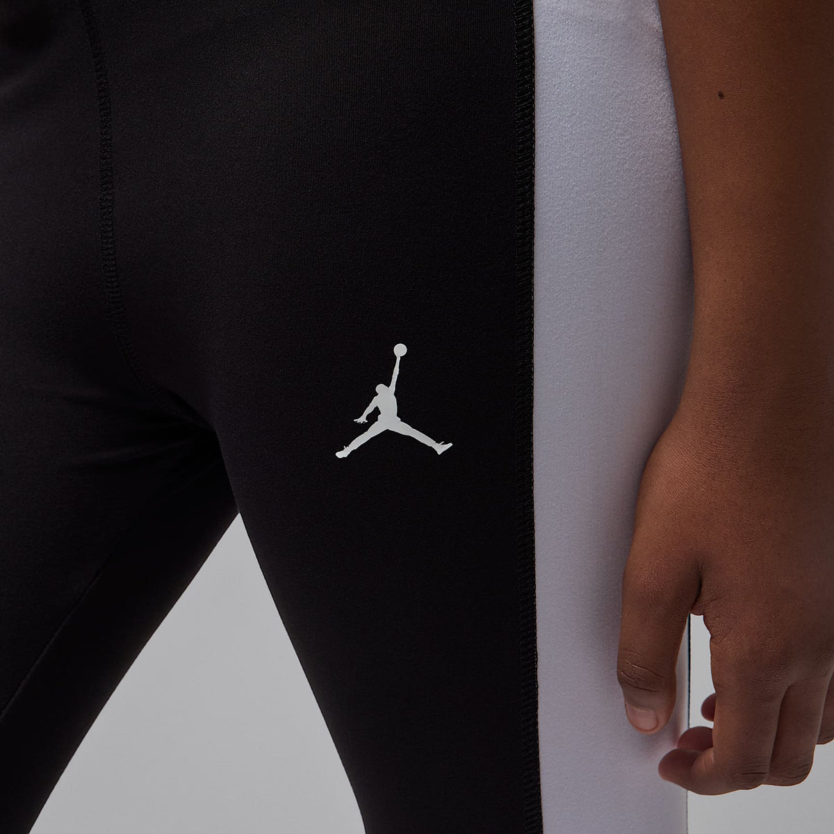 Leggings para niños talla grande Jordan Dri-FIT Sport – Negro/Blanco – vista 4