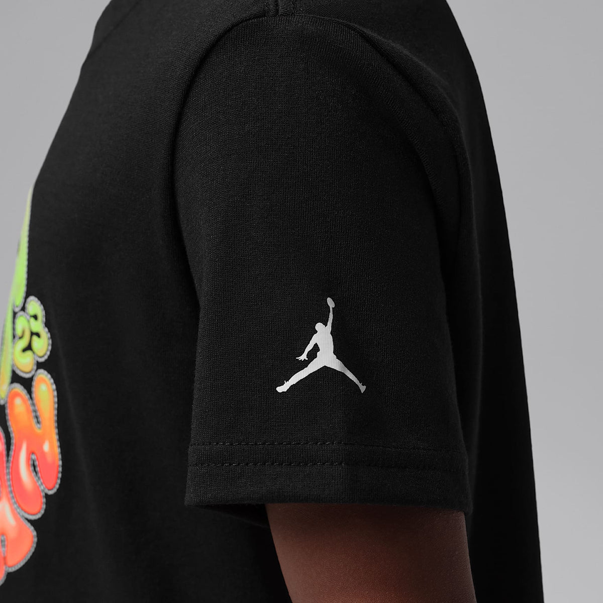 Playera estilo globo para niños talla pequeña Jordan Super Splash – Negro – vista 5