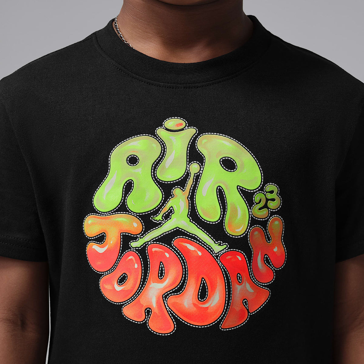 Playera estilo globo para niños talla pequeña Jordan Super Splash – Negro – vista 4