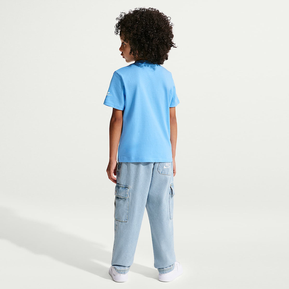 Playera Swoosh Action Figure para niños talla pequeña Nike – Azul fútbol – vista 5