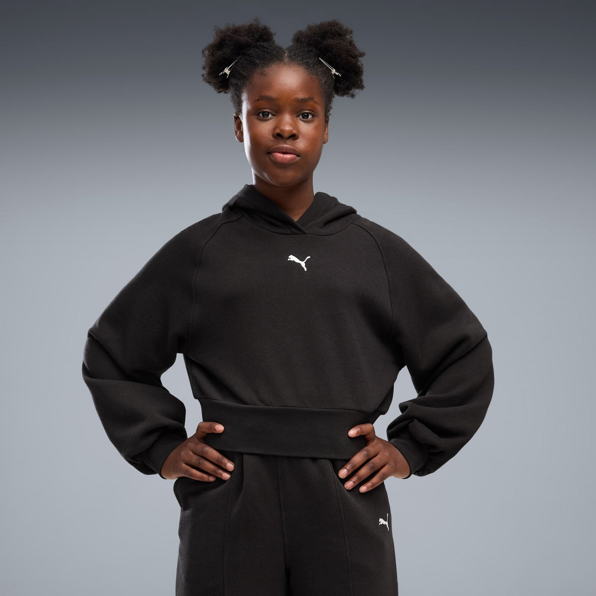 Sudadera con capucha recortada y mangas abombadas juvenil PUMA Essentials – PUMA BLACK – vista 1