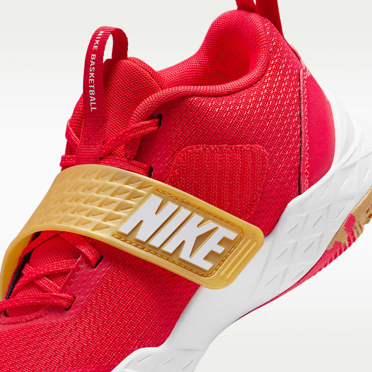 Nike Team Hustle D 12 – Rojo universitario/Oro metalizado/Carmesí brillante/Blanco – vista 9