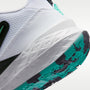Nike Team Hustle D 12 – Blanco/Negro/Esmeralda transparente/Oro topacio – vista 8