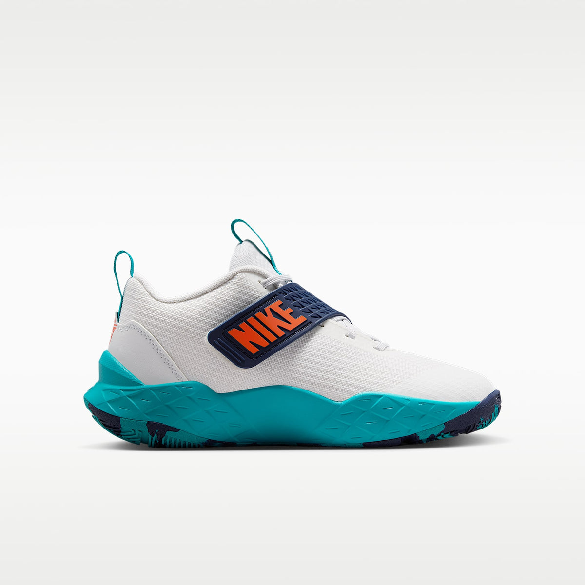 Nike Team Hustle D 12 – Blanco cumbre/Energía/Azul marino medianoche/Naranja seguridad – vista 3