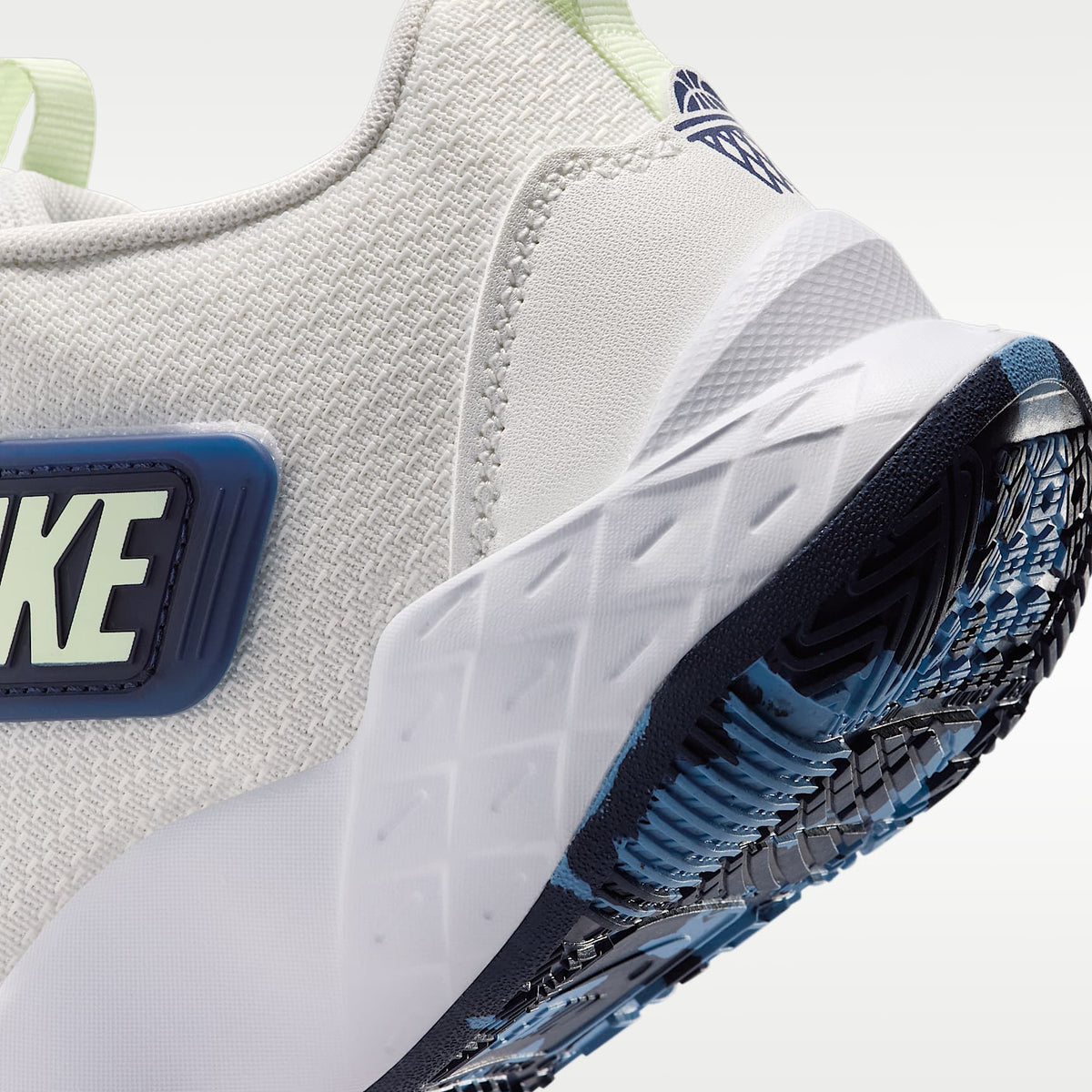 Nike Team Hustle D 12 – Blanco cumbre/Azul marino medianoche/Azul universitario/Tinte volt – vista 8