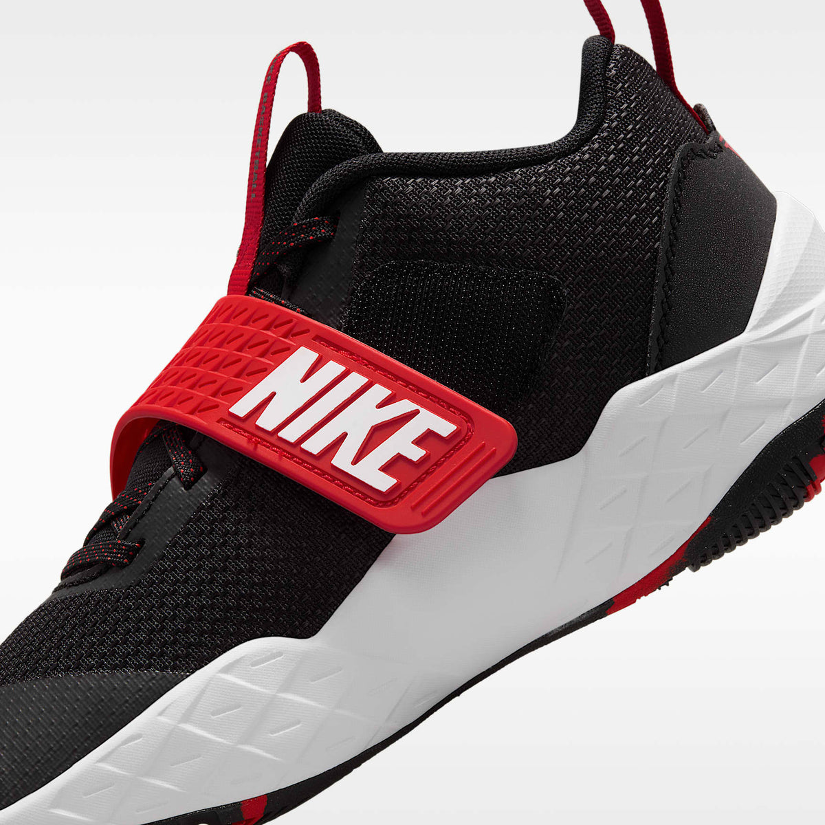 Nike Team Hustle D 12 – Negro/Rojo universitario/Blanco – vista 9
