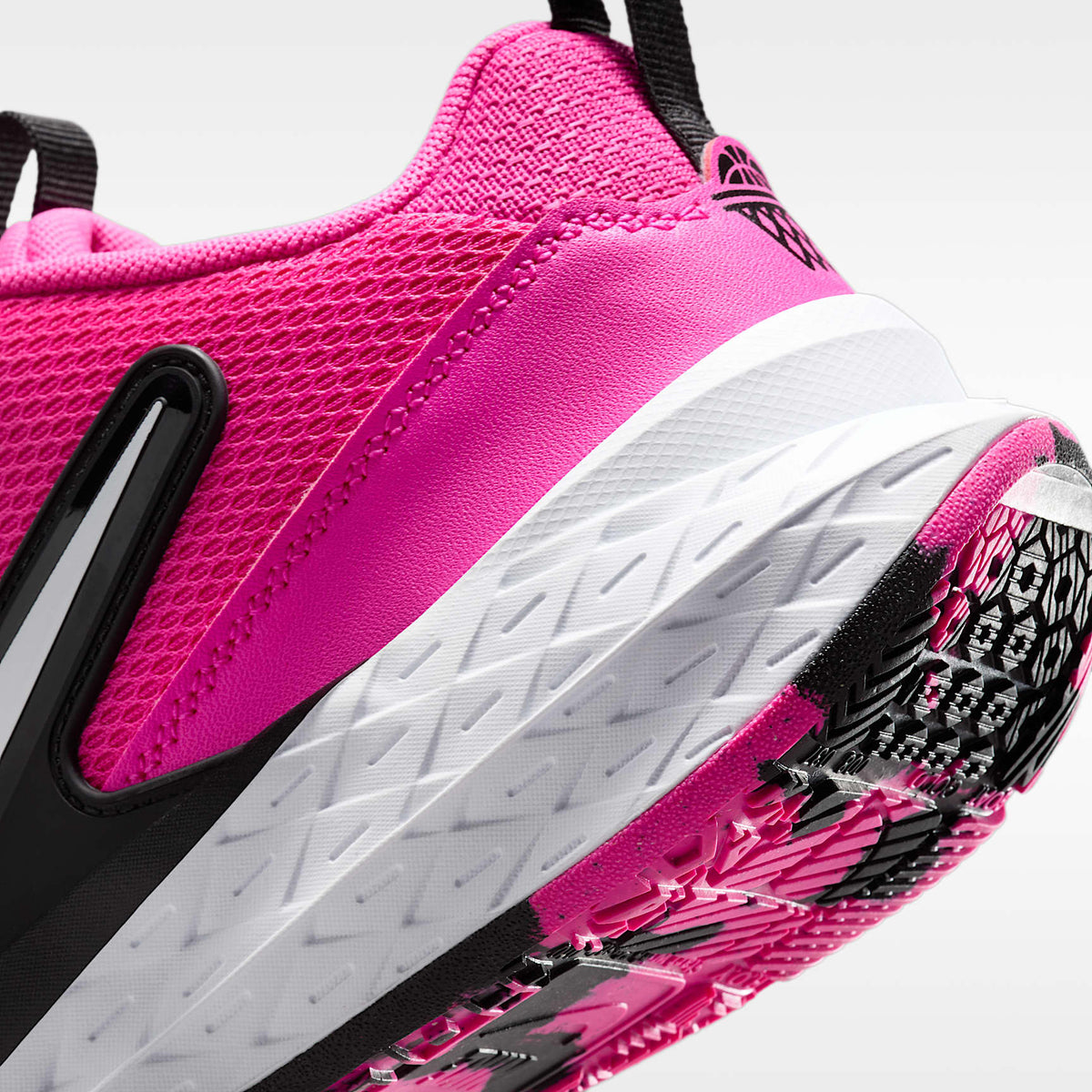 Nike Team Hustle D 12 – Fucsia láser/Negro/Blanco – vista 8