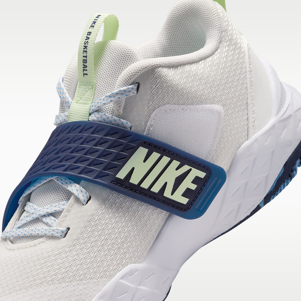 Nike Team Hustle D 12 – Blanco cumbre/Azul marino medianoche/Azul universitario/Tinte volt – vista 9
