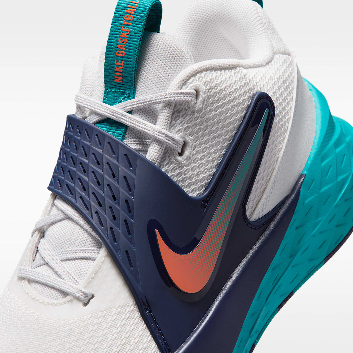 Nike Team Hustle D 12 – Blanco cumbre/Energía/Azul marino medianoche/Naranja seguridad – vista 7