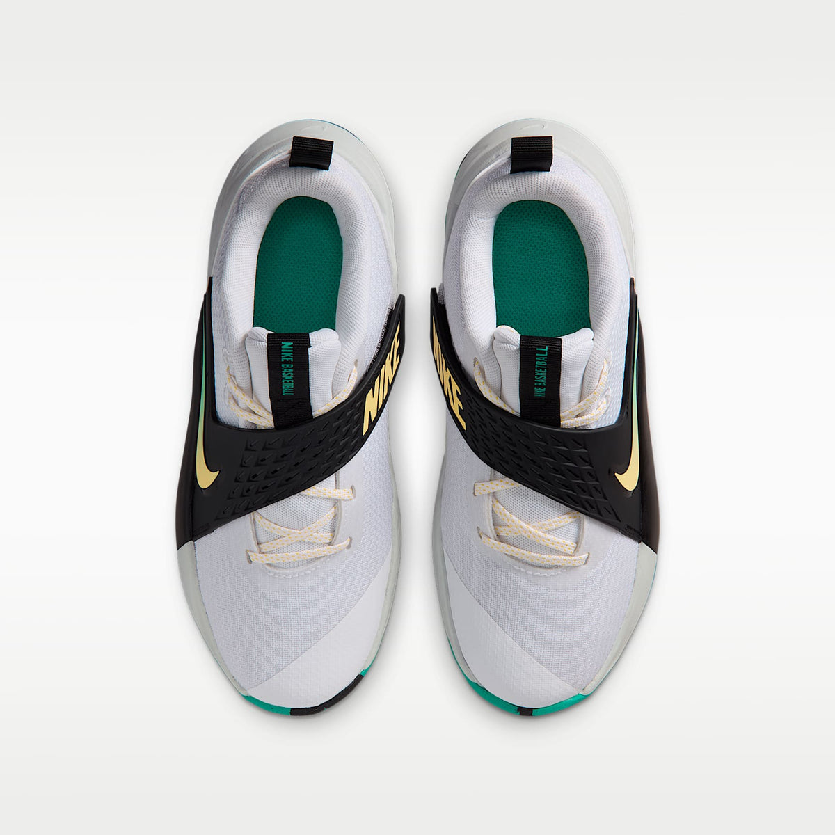 Nike Team Hustle D 12 – Blanco/Negro/Esmeralda transparente/Oro topacio – vista 4