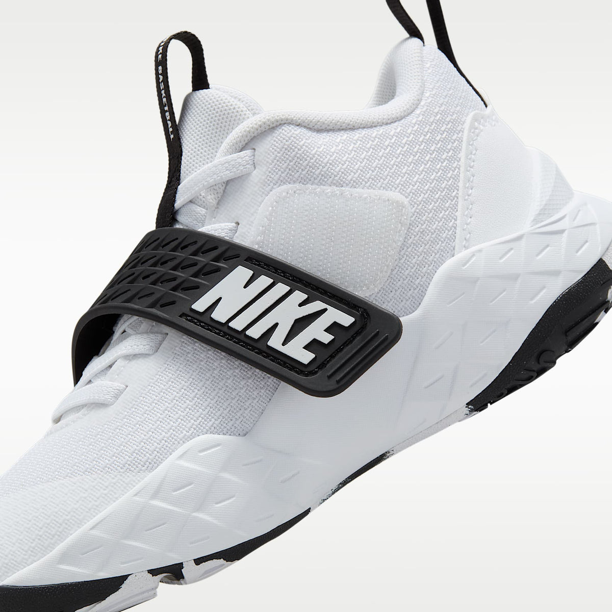 Nike Team Hustle D 12 – Blanco/Negro/Blanco – vista 8