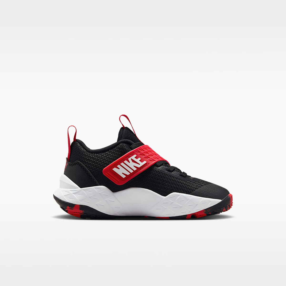 Nike Team Hustle D 12 – Negro/Rojo universitario/Blanco – vista 3