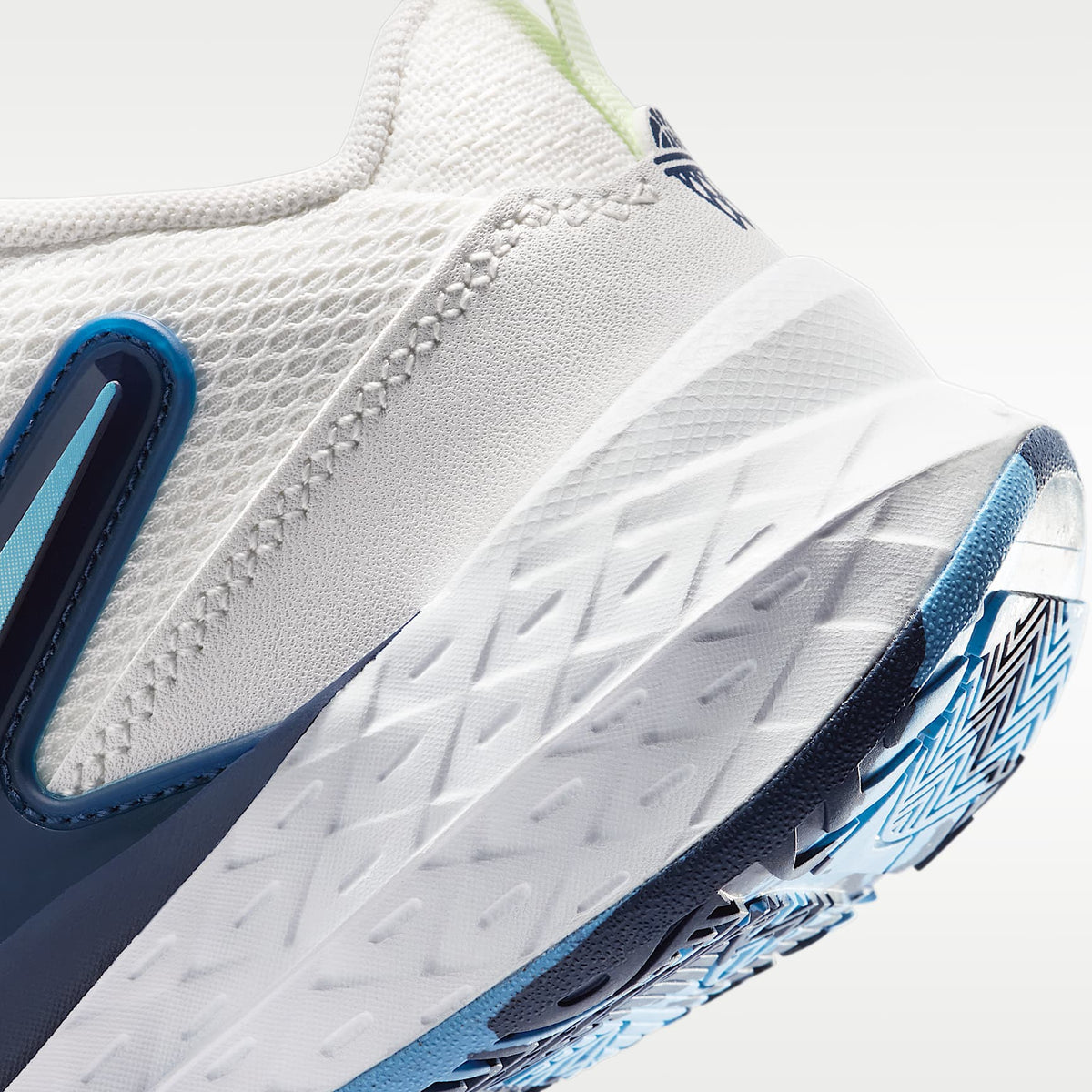 Nike Team Hustle D 12 – Blanco cumbre/Azul marino medianoche/Azul universitario/Tinte volt – vista 8