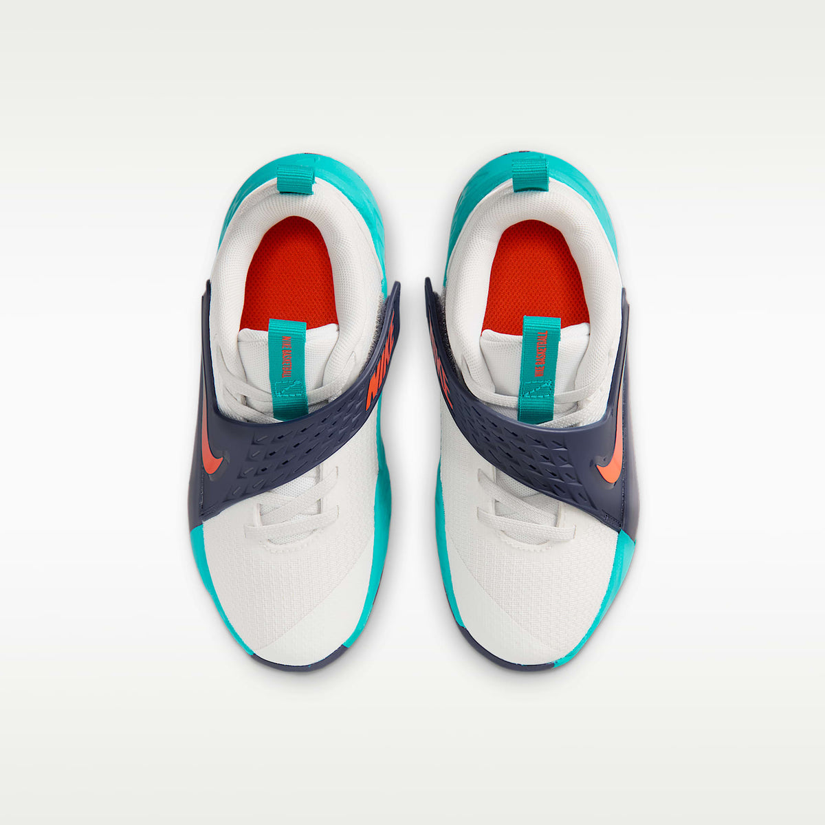 Nike Team Hustle D 12 – Blanco cumbre/Energía/Azul marino medianoche/Naranja seguridad – vista 4