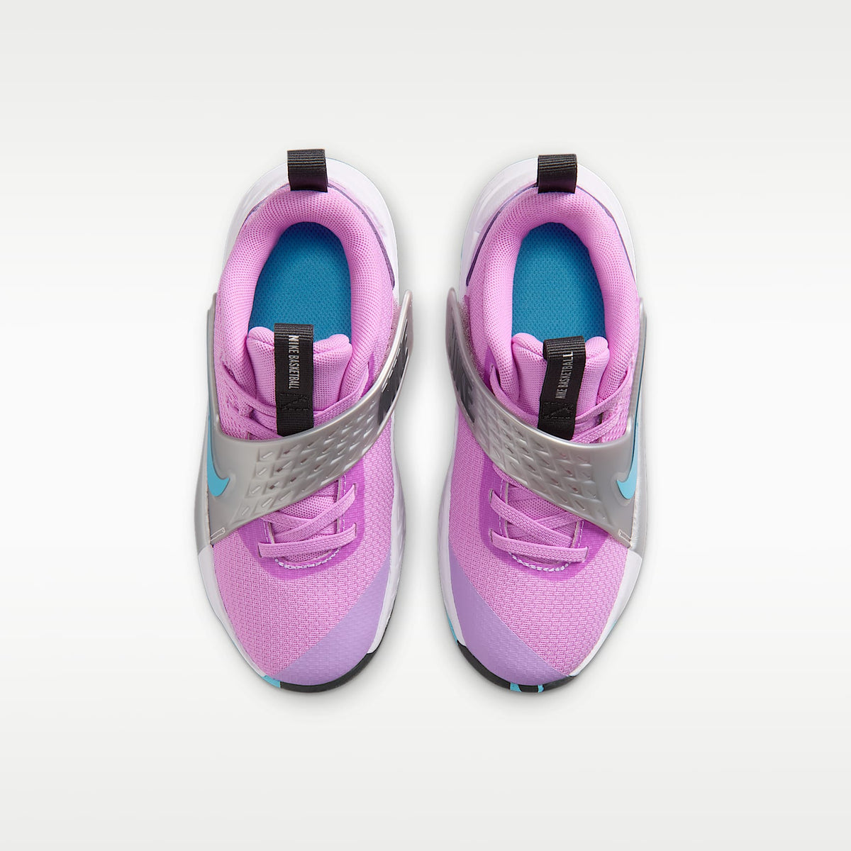 Nike Team Hustle D 12 – Fucsia resplandor/Plata metalizado/Plata liso/Azul báltico – vista 4