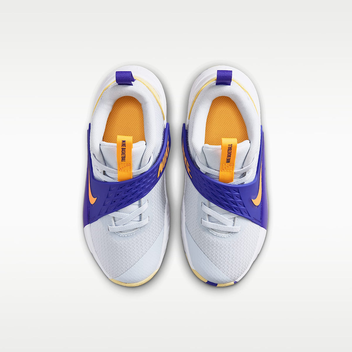Nike Team Hustle D 12 – Gris fútbol/Lapislázuli/Amarillo suave/Naranja láser – vista 4